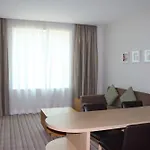 Hilton Garden Inn Dubai, Mall Avenue