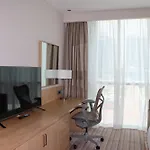 Hilton Garden Inn Dubai, Mall Avenue