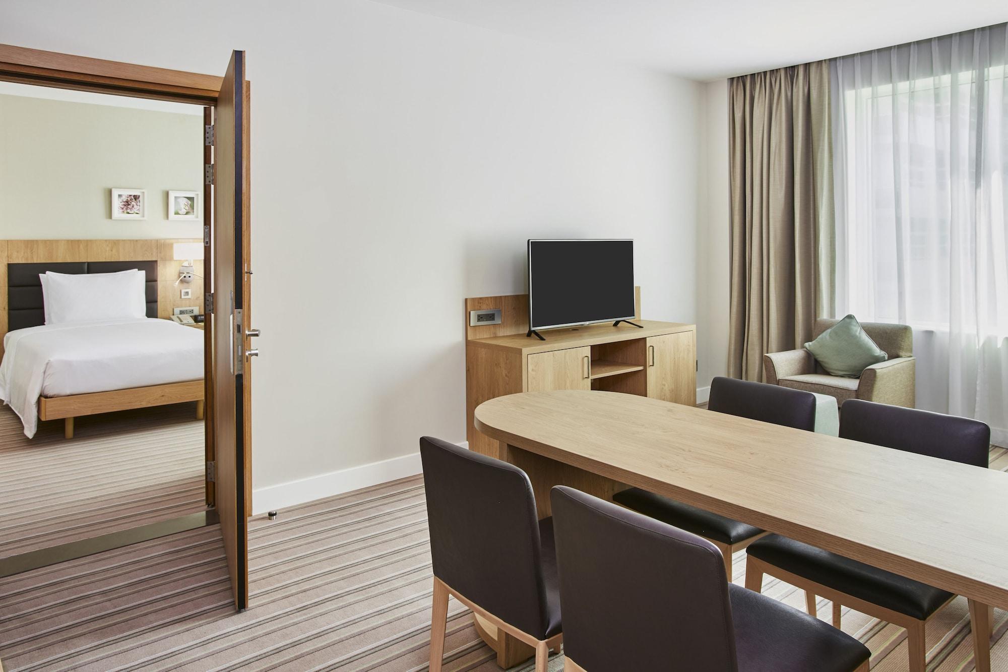 Hotel Hilton Garden Dubai, Mall Avenue