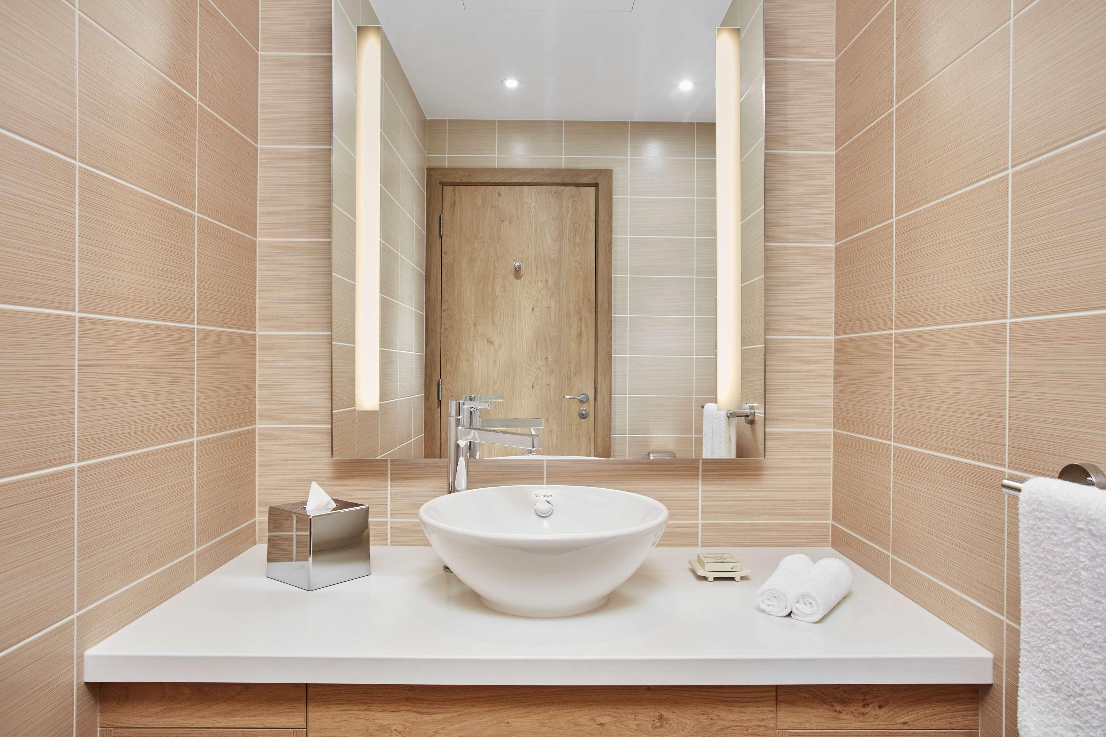 Hilton Garden Dubai, Mall Avenue Hotel 4*
