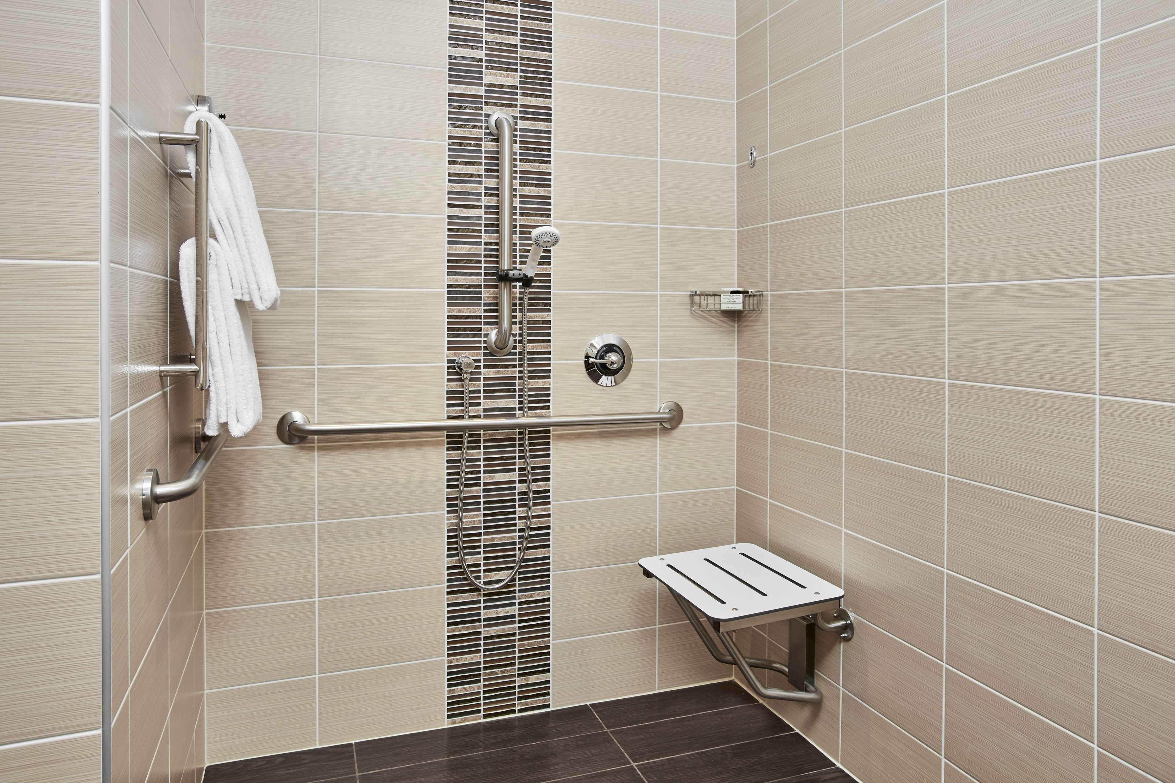Hotel Hilton Garden Dubai, Mall Avenue 4*