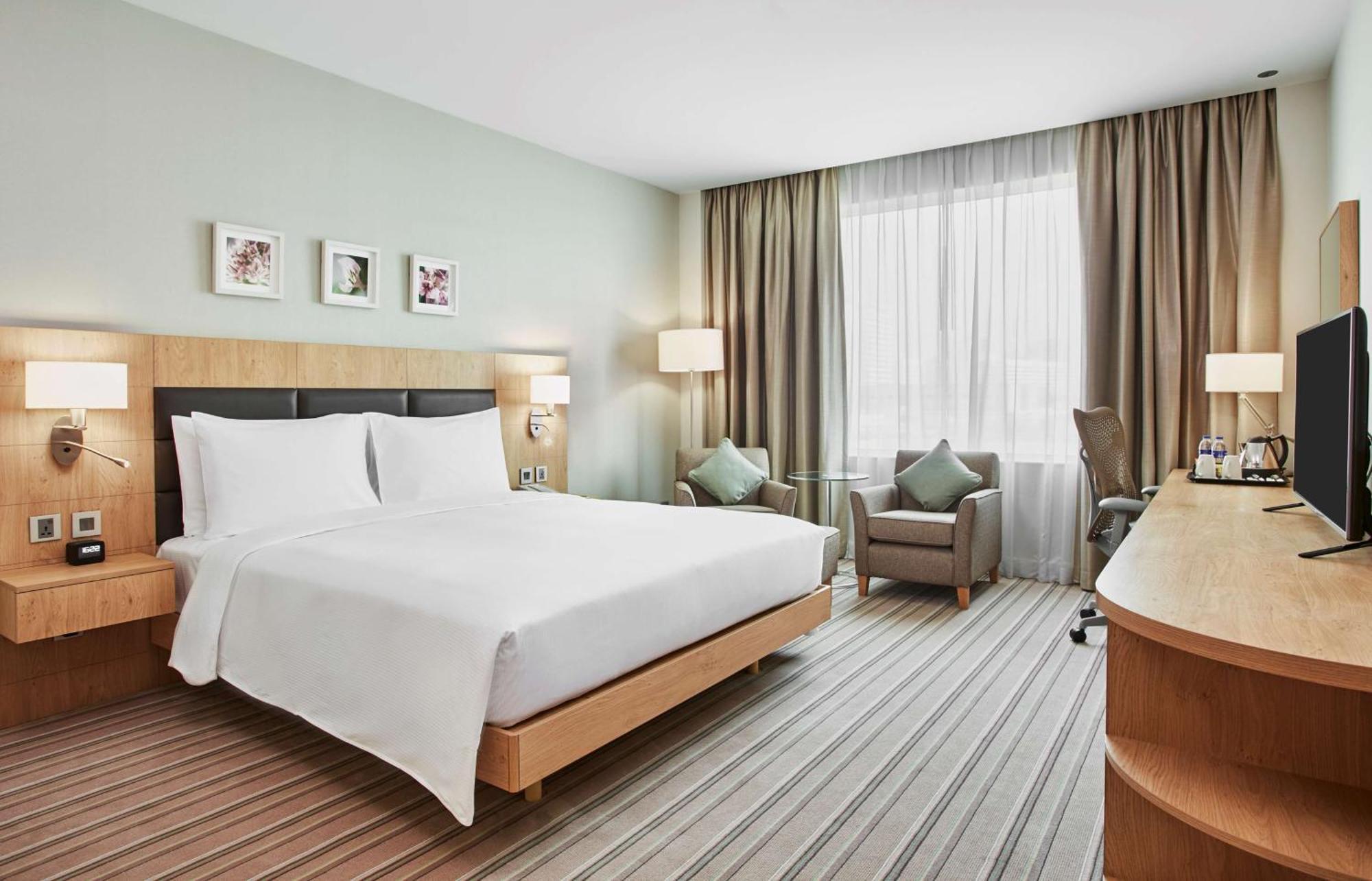 Hotel Hilton Garden Dubai, Mall Avenue 4*