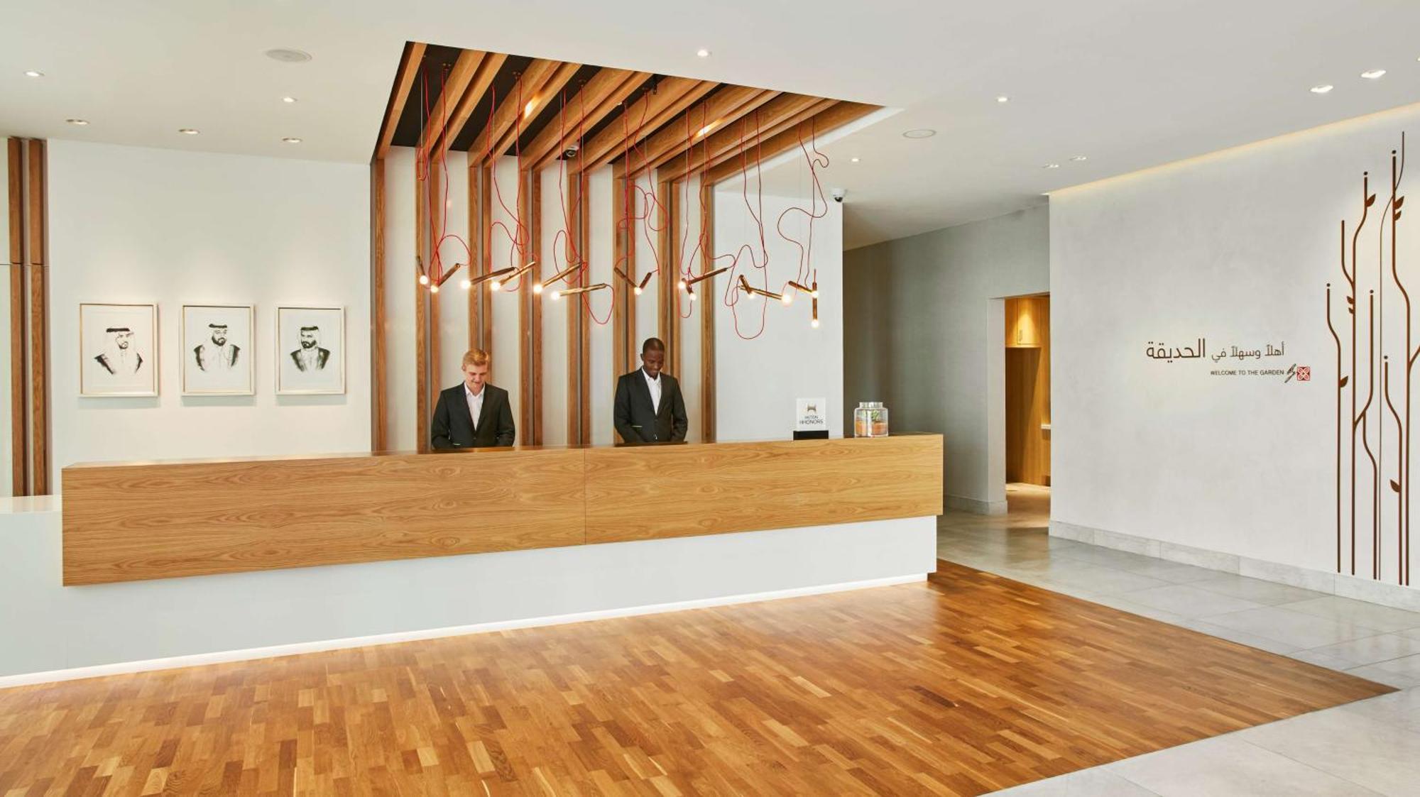 Hilton Garden Dubai, Mall Avenue 4*