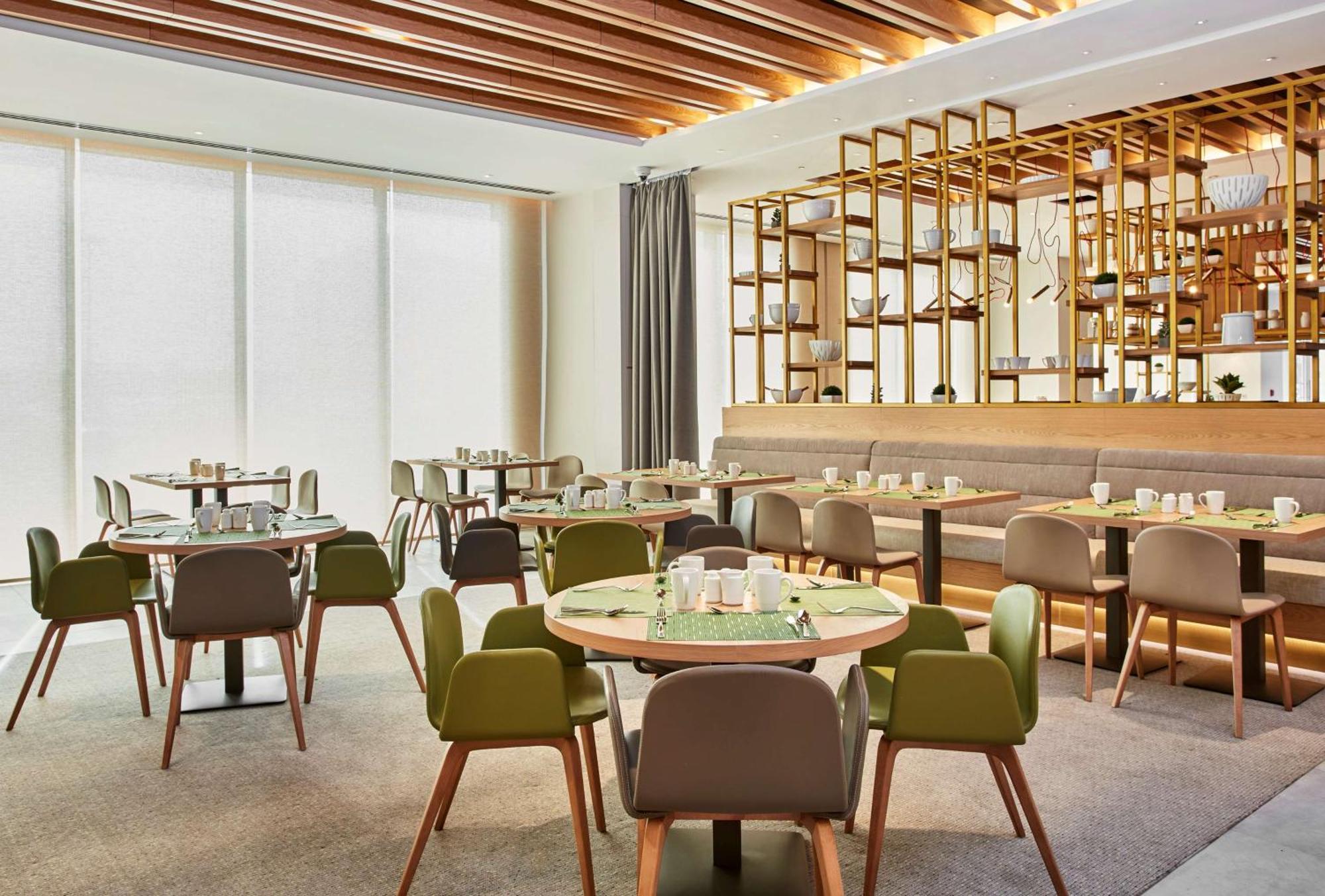 Hilton Garden Dubai, Mall Avenue 4*