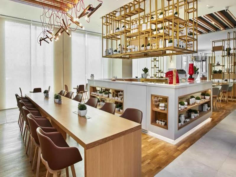 Hilton Garden Dubai, Mall Avenue Hotel 4*
