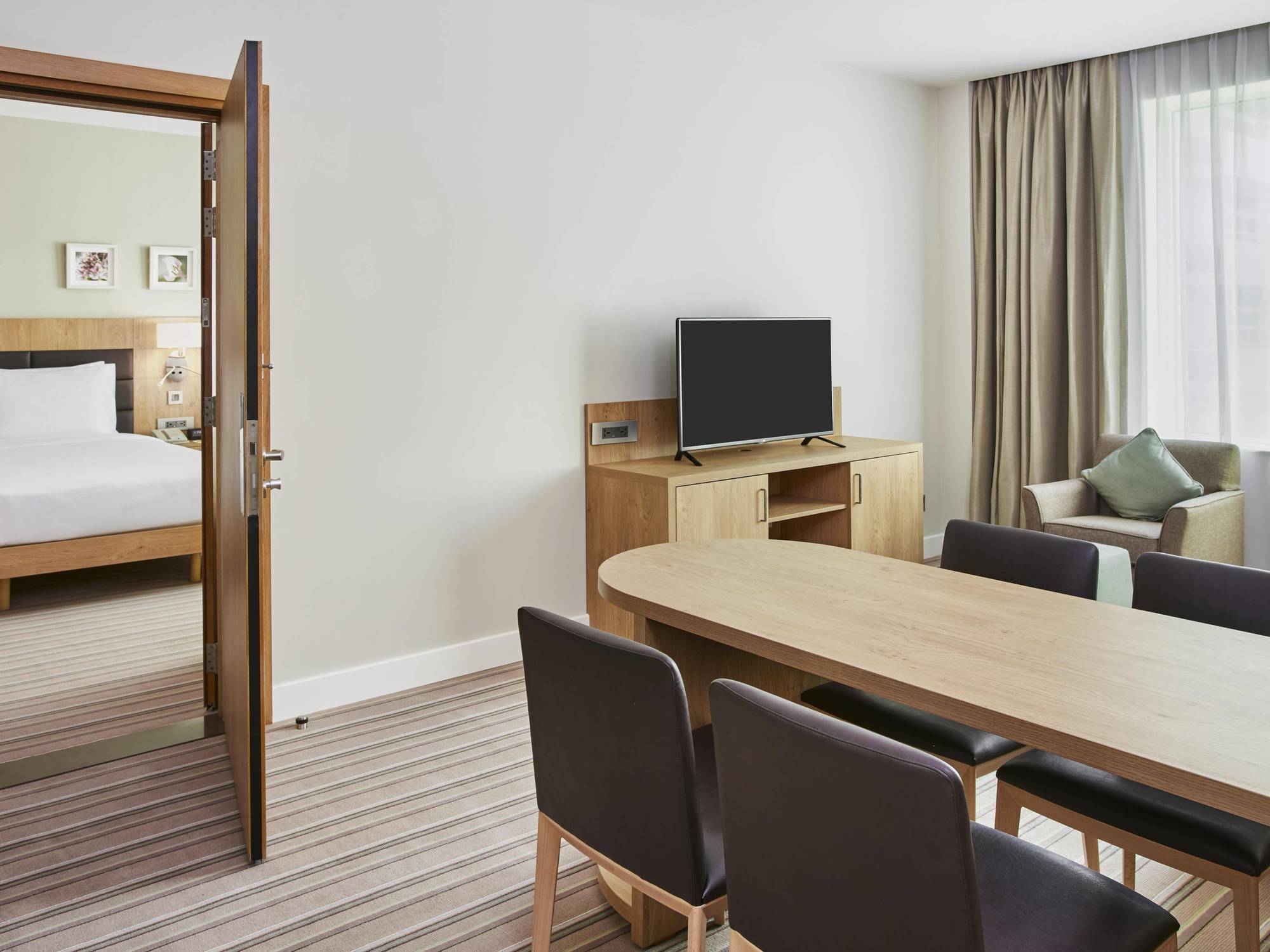 Hotel Hilton Garden Dubai, Mall Avenue